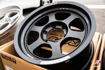 Volk TE37XT M-Spec / 17x8.5 +15 / 6x139.7 / Blast Black (BC)