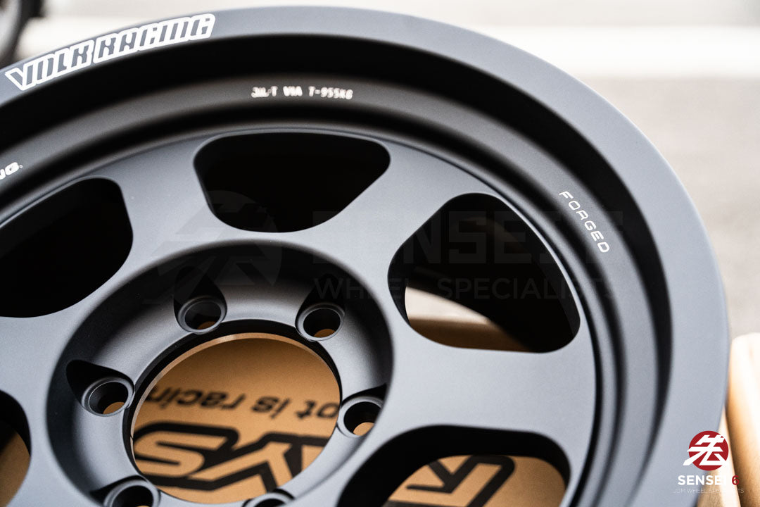Volk TE37XT M-Spec / 17x8.5 +15 / 6x139.7 / Blast Black (BC)