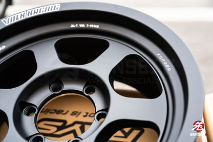 Volk TE37XT M-Spec / 17x8.5 +15 / 6x139.7 / Blast Black (BC)