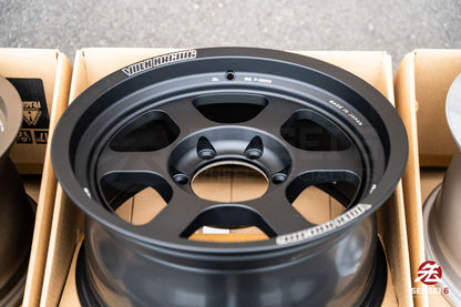 Volk TE37XT M-Spec / 17x8.5 +15 / 6x139.7 / Blast Black (BC)