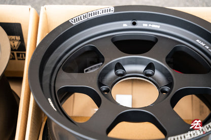 Volk TE37XT M-Spec / 17x8.5 +15 / 6x139.7 / Blast Black (BC)