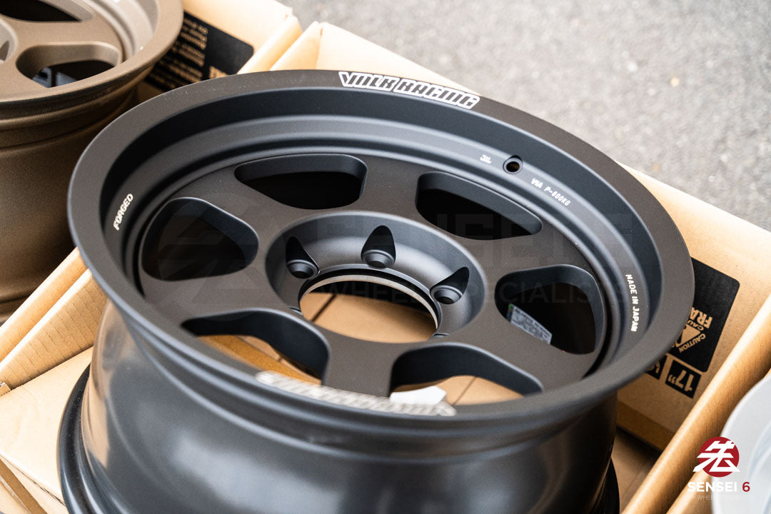 Volk TE37XT M-Spec / 17x8.5 +15 / 6x139.7 / Blast Black (BC)
