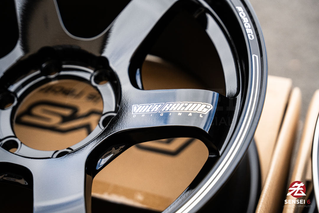 Volk TE37SB / 18x8.5 +22 / 6x139.7 / Glossy Black (BK)