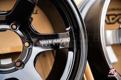 Volk TE37SB / 18x8.5 +22 / 6x139.7 / Glossy Black (BK)