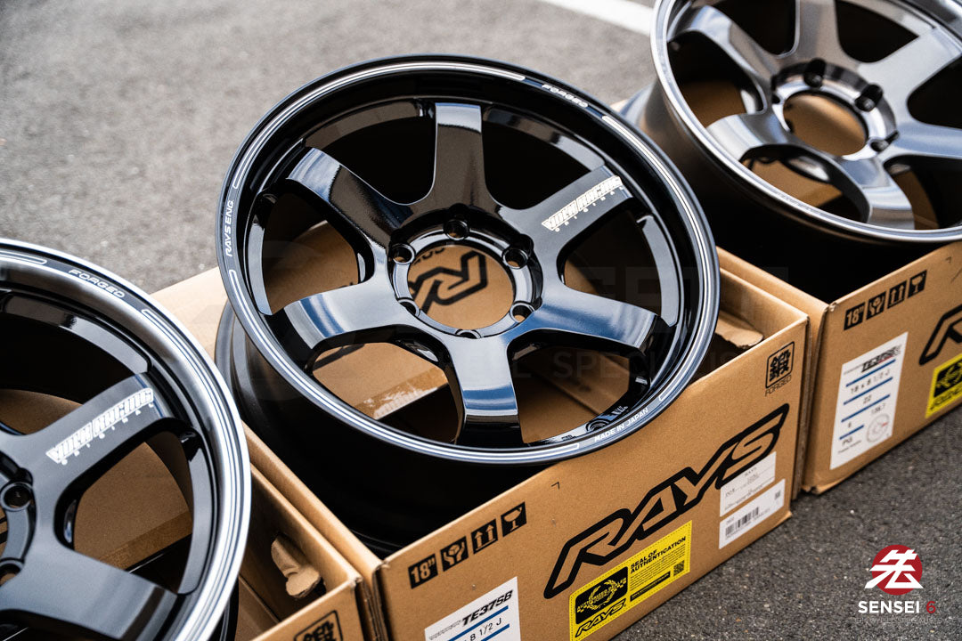 Volk TE37SB / 18x8.5 +22 / 6x139.7 / Glossy Black (BK)