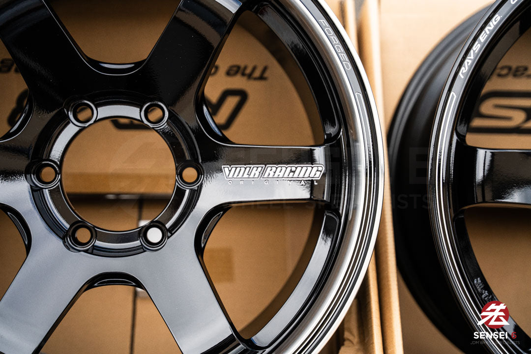 Volk TE37SB Tourer / 18x8.5 +22 / 6x139.7 / Black Rim DC (BD)