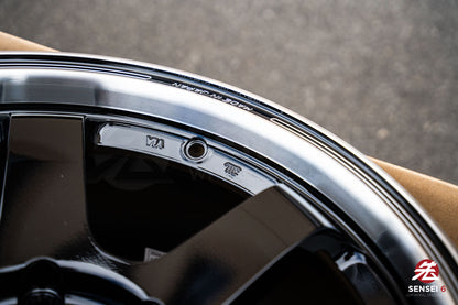 Volk TE37SB Tourer / 18x8.5 +22 / 6x139.7 / Black Rim DC (BD)