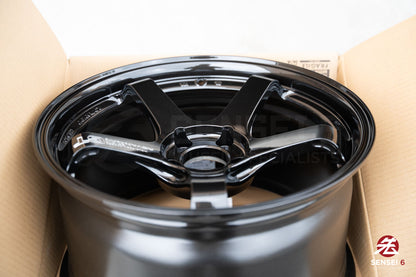 Advan GT Beyond / 18x10 +35 / 5x114,3 / Negro titanio de competición (TBK)