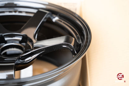 Advan GT Beyond / 18x10 +35 / 5x114,3 / Negro titanio de competición (TBK)