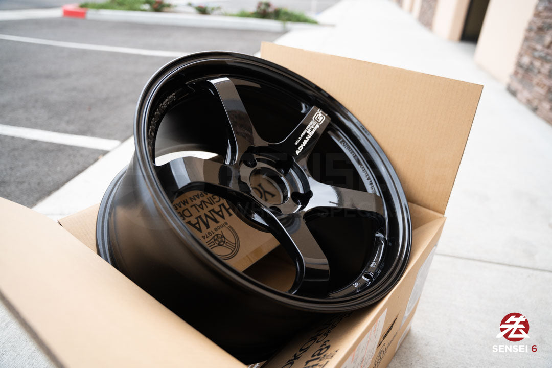 Advan GT Beyond / 18x10 +35 / 5x114,3 / Negro titanio de competición (TBK)