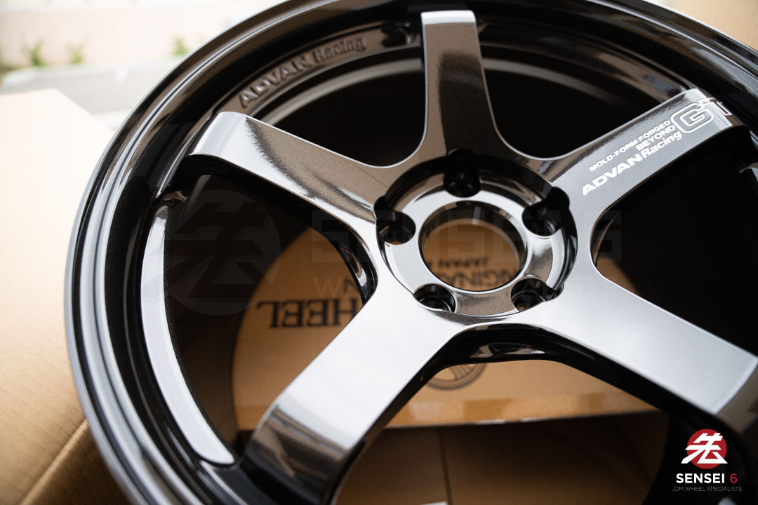 Advan GT Beyond / 18x10 +35 / 5x114,3 / Negro titanio de competición (TBK)