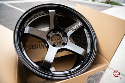 Advan GT Beyond / 18x10 +35 / 5x114,3 / Negro titanio de competición (TBK)