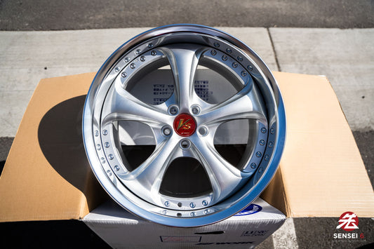 Work VSKF# / 18x9.5 +27 / 5x100 / Light Gray Silver (LGS)