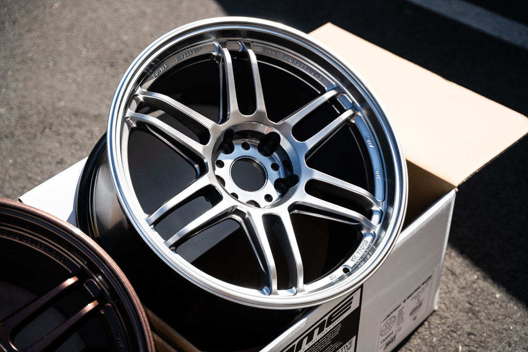 AME Tracer TM02 / 18x10 +25 / 5x120 / Hyper Silver (HS)