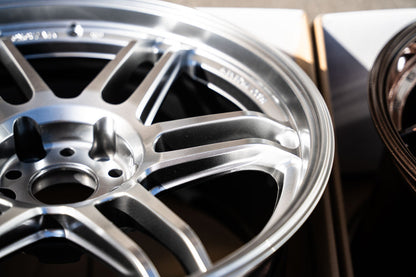 AME Tracer TM02 / 18x10 +25 / 5x120 / Hyper Silver (HS)