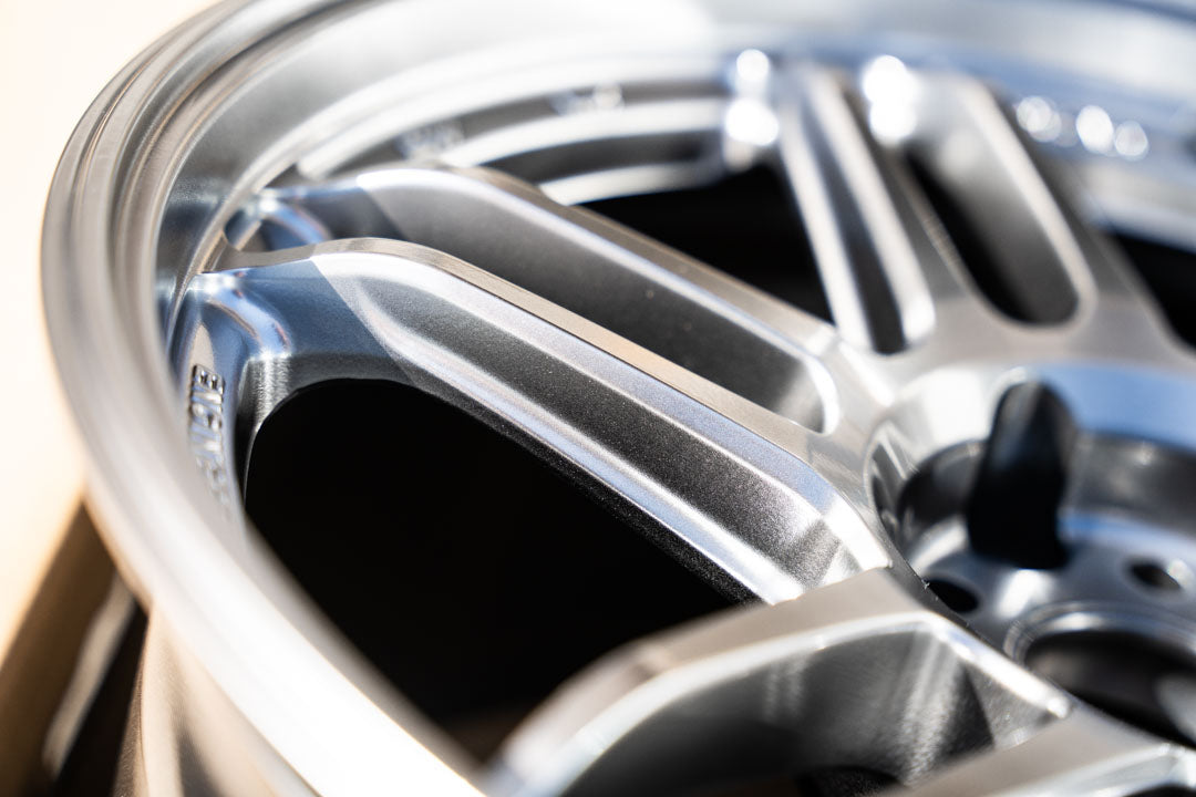 AME Tracer TM02 / 18x10 +25 / 5x120 / Hyper Silver (HS)