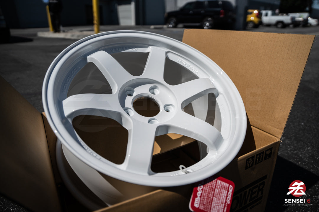 Volk TE37SL / 17x9.5 +45 / 5x114.3 / Dash White (DW)