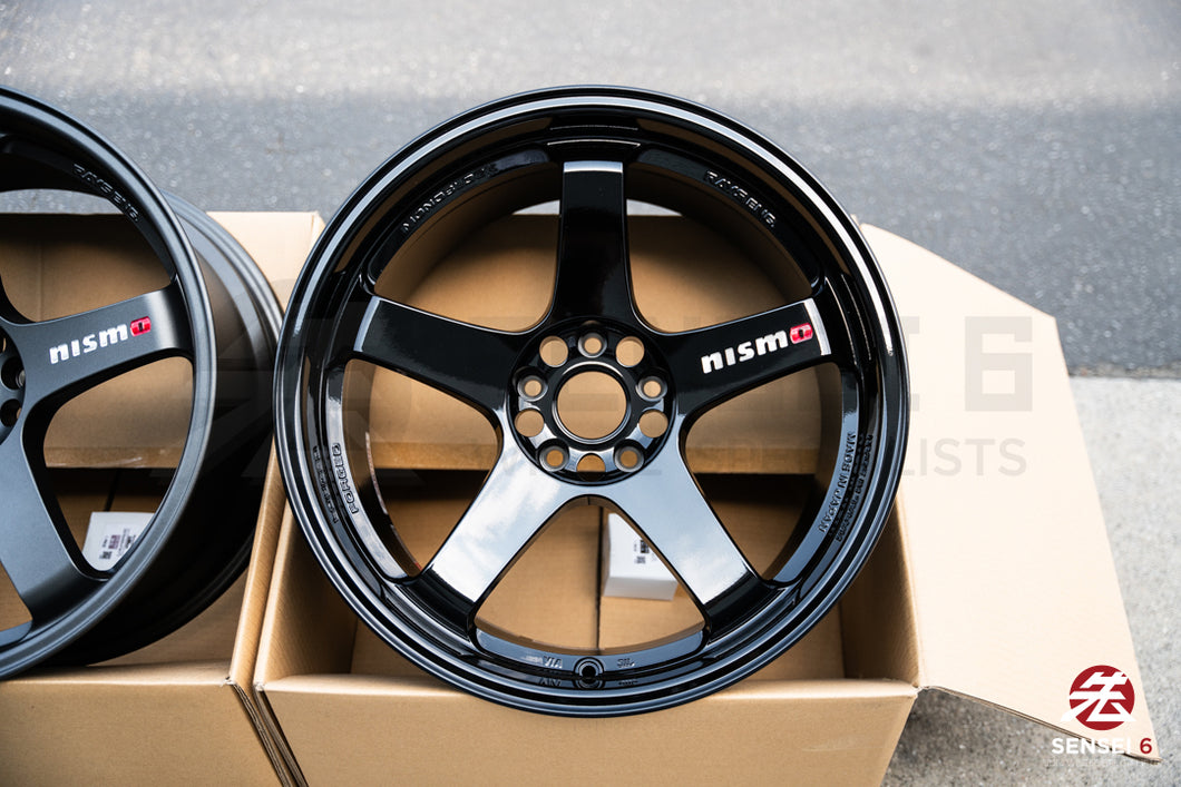 Nismo LMGT4 / 19x10.5 +15 / 5x114.3 / Gloss Black