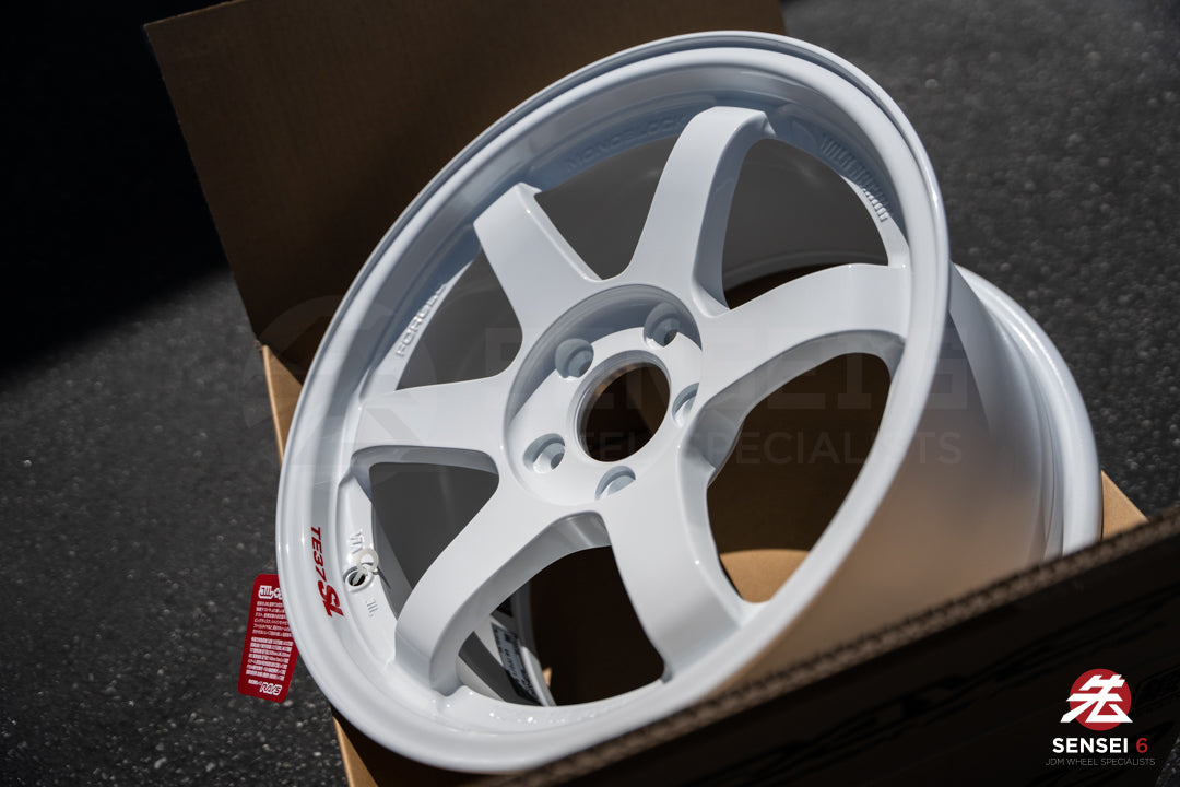 Volk TE37SL / 17x9.5 +45 / 5x114.3 / Dash White (DW)