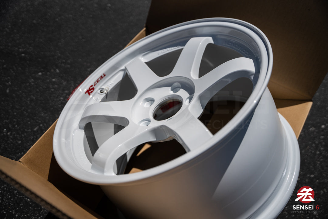 Volk TE37SL / 17x9.5 +45 / 5x114.3 / Dash White (DW)