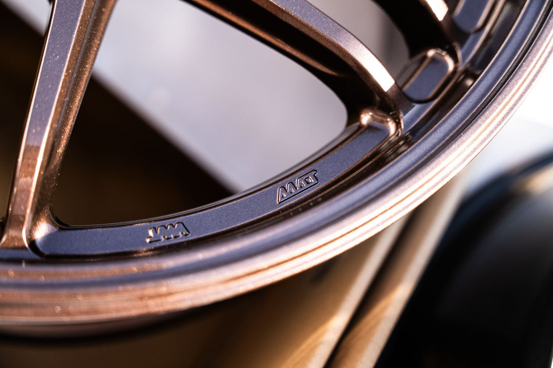 AME Tracer TM02 / 18x9.5 +37 / 5x120 / Deep Bronze