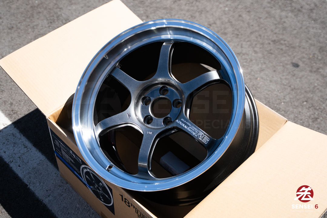 アドバン R6 / 18x9.5 +45 / 5x100 / マシニング＆レーシング プラチナブラック（MPB）