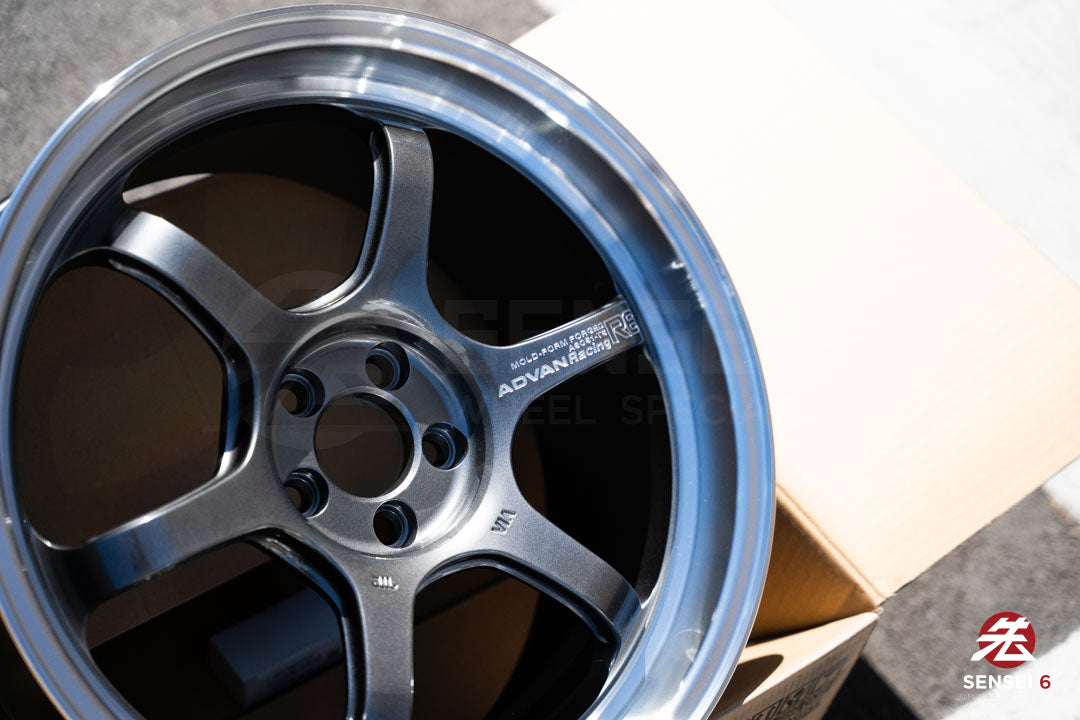 アドバン R6 / 18x9.5 +45 / 5x100 / マシニング＆レーシング プラチナブラック（MPB）