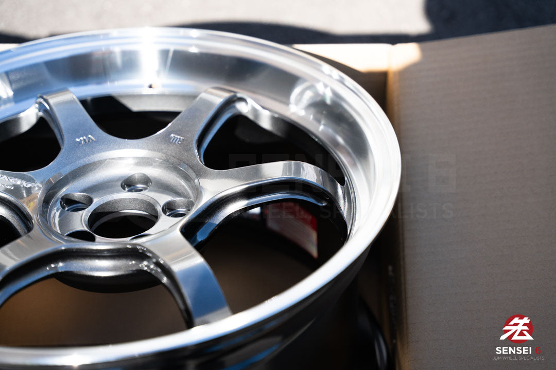 アドバン R6 / 18x9.5 +45 / 5x100 / マシニング＆レーシング プラチナブラック（MPB）