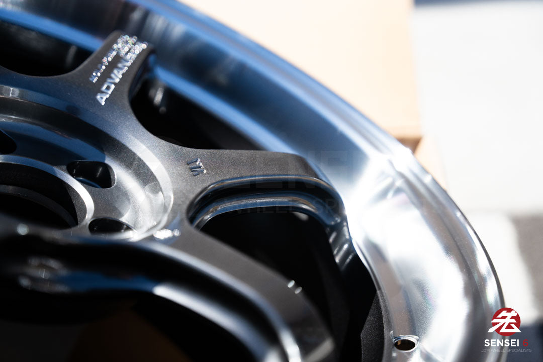 アドバン R6 / 18x9.5 +45 / 5x100 / マシニング＆レーシング プラチナブラック（MPB）