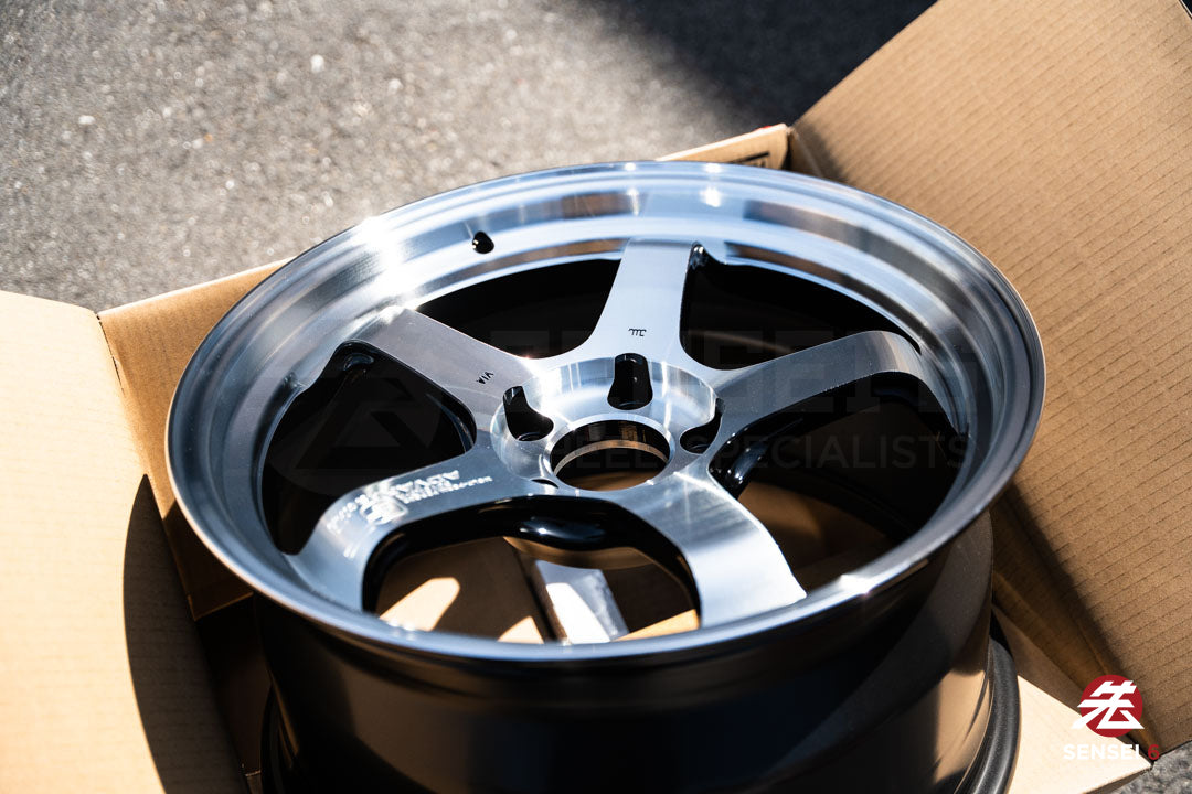 Advan GT Beyond-R / 18x9.5 +38 / 5x114.3 / Machining & Diamond Cut (MDC)