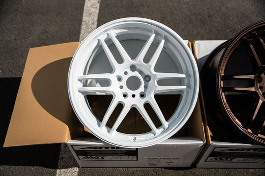 AME Tracer TM02 / 18x9.5 +37 / 5x120 / White