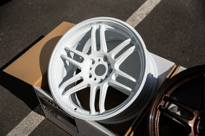 AME Tracer TM02 / 18x9.5 +37 / 5x120 / White