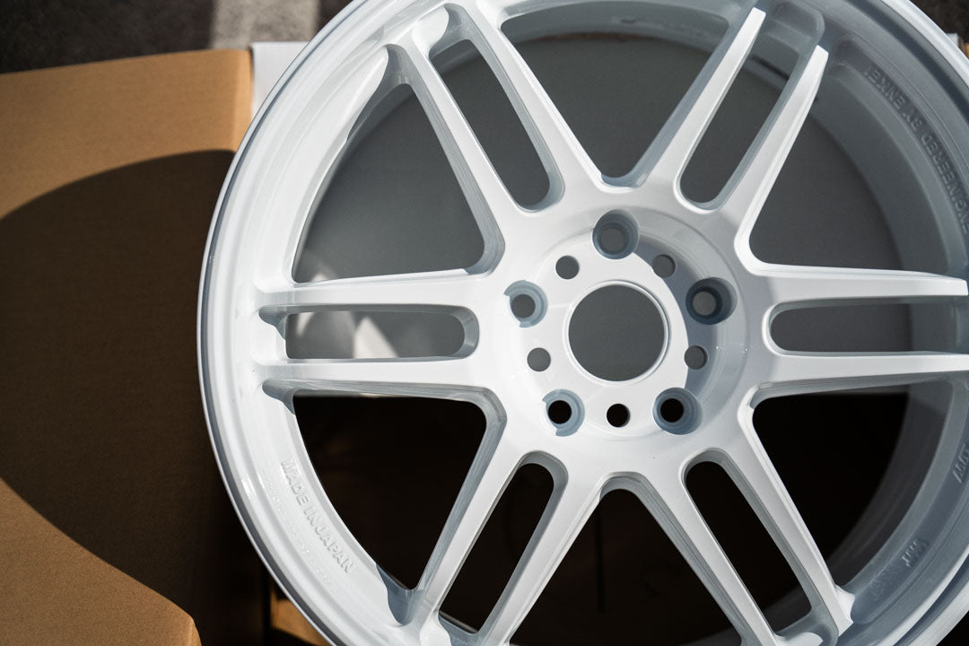 AME Tracer TM02 / 18x9.5 +37 / 5x120 / White