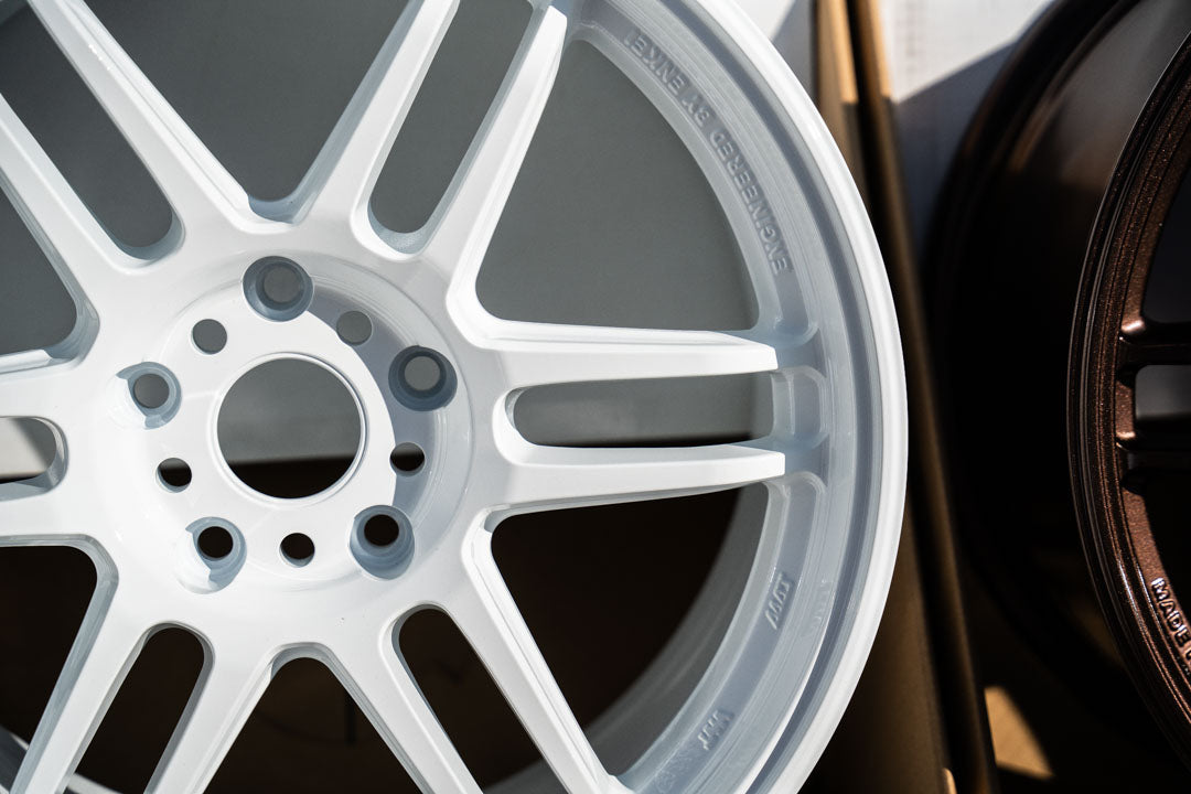 AME Tracer TM02 / 18x9.5 +37 / 5x120 / White