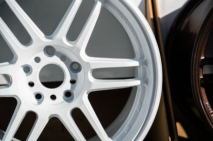 AME Tracer TM02 / 18x9.5 +37 / 5x120 / White