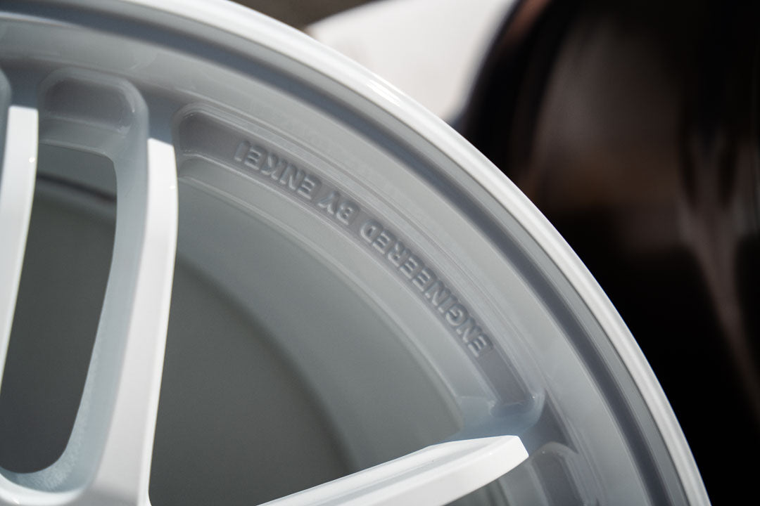 AME Tracer TM02 / 18x9.5 +37 / 5x120 / White