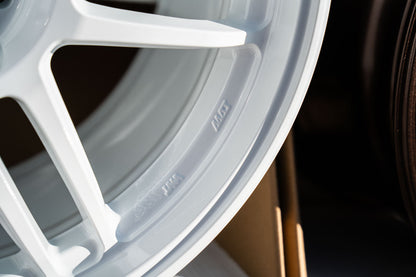 AME Tracer TM02 / 18x9.5 +37 / 5x120 / White