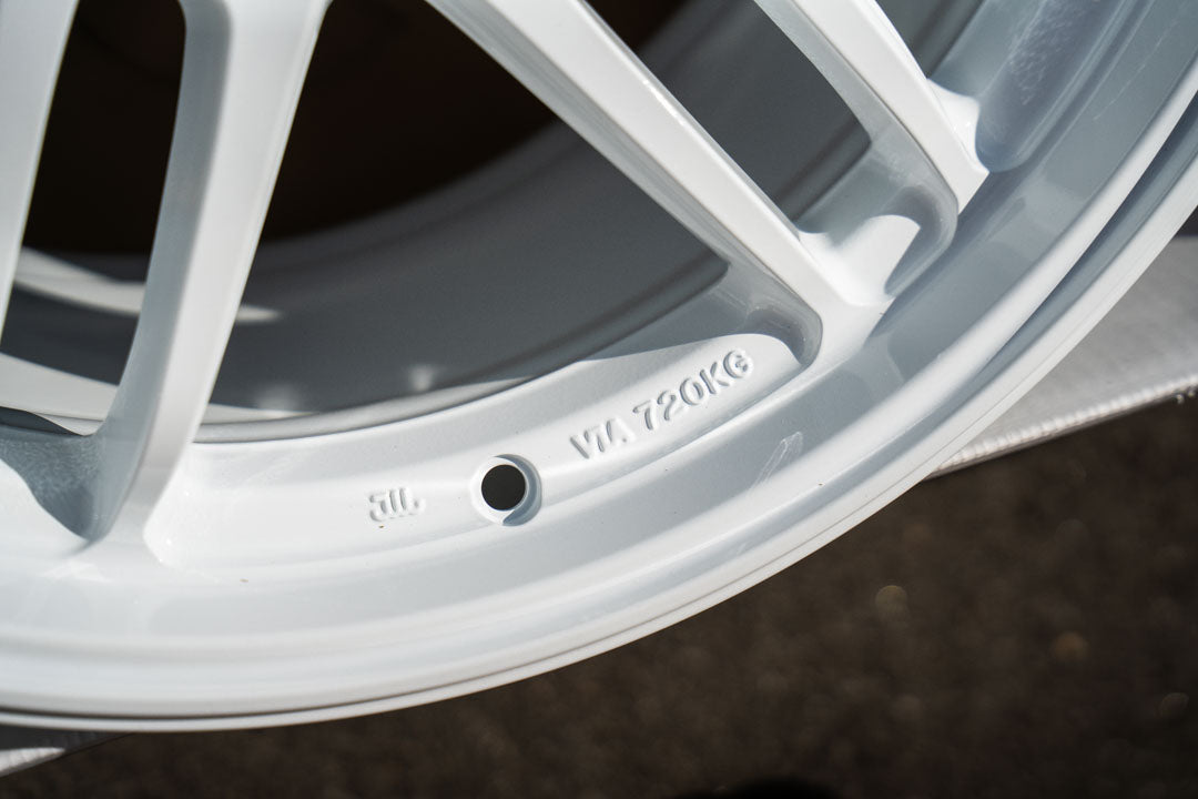 AME Tracer TM02 / 18x9.5 +37 / 5x120 / White