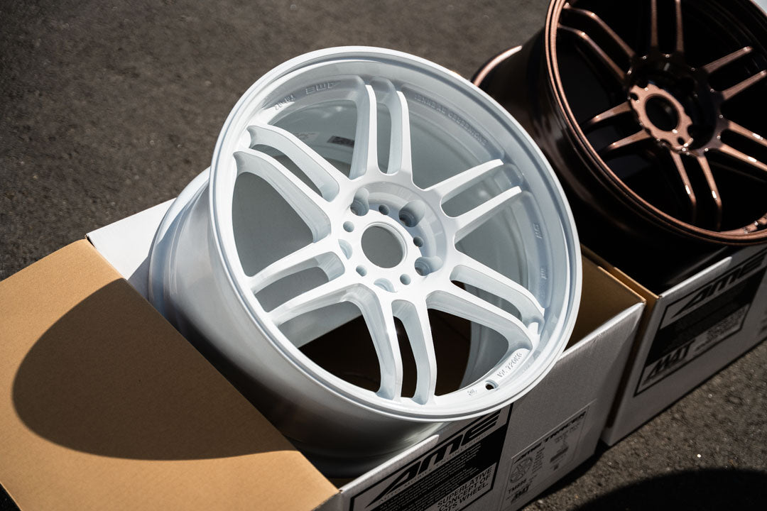 AME Tracer TM02 / 18x9.5 +37 / 5x120 / White