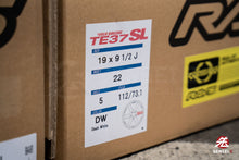 Load image into Gallery viewer, Volk TE37SL / 19x9.5 +22, 19x10.5 +35 / 5x112 / Dash White
