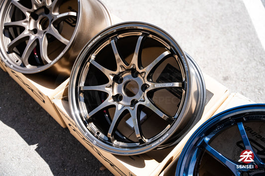 Volk CE28N-Plus / 17x10 +44 / 5x114.3 / Metal bronce brillante (tamaño pequeño)