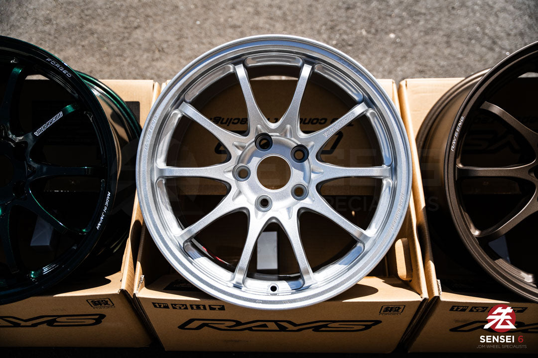 Volk CE28N-Plus / 17x10 +44 / 5x114.3 / ダイヤモンドシルバー (DS)