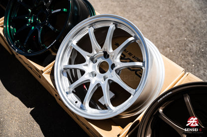Volk CE28N-Plus / 17x10 +44 / 5x114.3 / ダイヤモンドシルバー (DS)