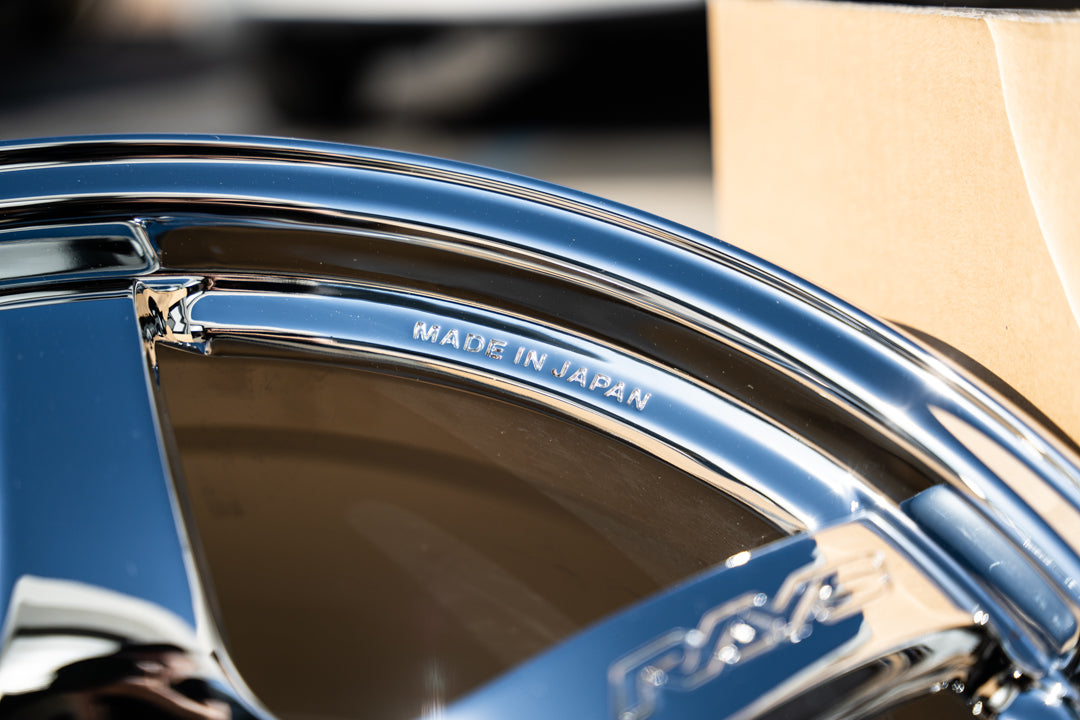 グラムライト 57CR / 18x9.5 +38 / 5x114.3 / クローム