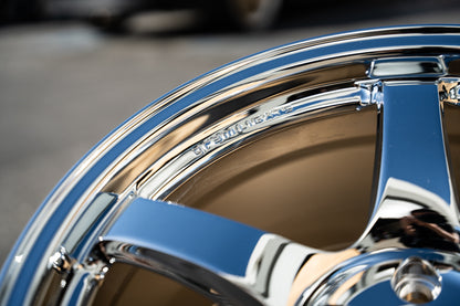 グラムライト 57CR / 18x9.5 +38 / 5x114.3 / クローム