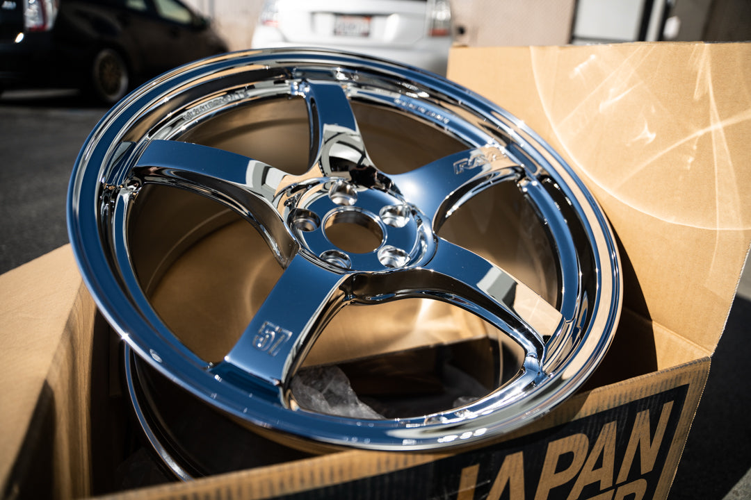 グラムライト 57CR / 18x9.5 +38 / 5x114.3 / クローム