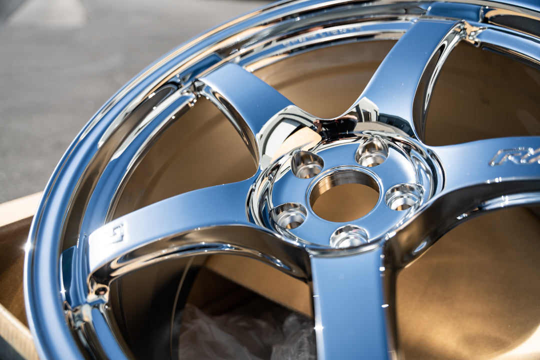 グラムライト 57CR / 18x9.5 +38 / 5x114.3 / クローム