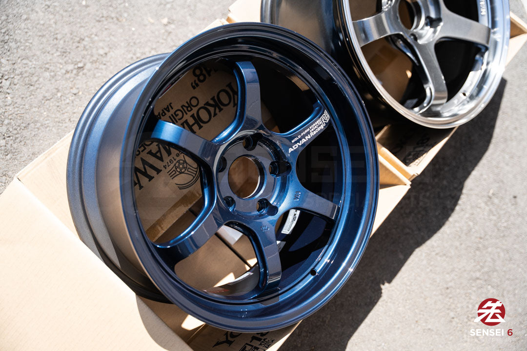 Advan R6 / 18x9.5 +45 / 5x120 / Azul titanio de competición (TBP)
