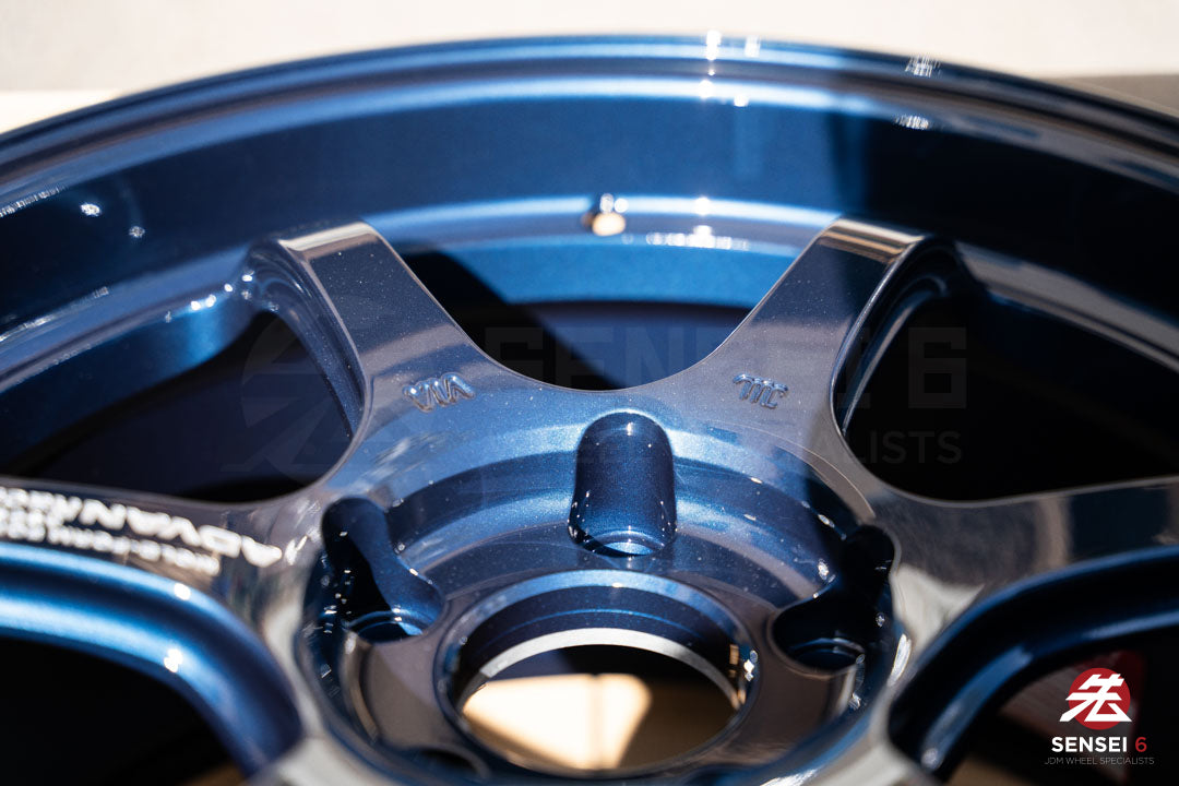 Advan R6 / 18x9.5 +45 / 5x120 / Azul titanio de competición (TBP)
