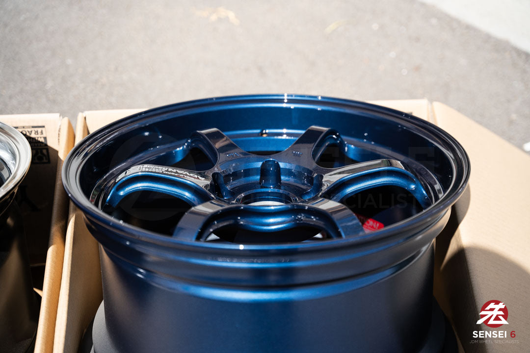 Advan R6 / 18x9.5 +45 / 5x120 / Azul titanio de competición (TBP)